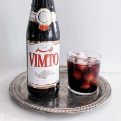 Merkloos Vimto 2 X 710 Ml Vruchtensiroop Concentraat - Smaakvolle Fruitsmaak Voor Drankjes - Geen Kunstmatige Kleuren - Fruit Syrup Concentrate - No Artificial Colours