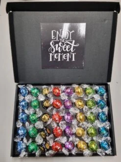 Chocolade Ballen Proeverij Pakket Groot | 40 Stuks Lindt Chocolade Met Mystery Card 'Enjoy The Sweet Moment' Met Persoonlijke (video)boodschap | Chocoladepakket | Feestdagen Box | Chocolade Cadeau | Valentijnsdag | Verjaardag | Moederdag | Vaderdag